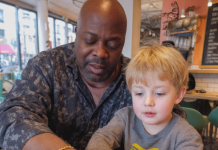 J’ai accompagné mon fils chez les parents de mon petit ami — et ce qu’il a découvert dans l’ancienne chambre de ce dernier m’a laissée sans voix.