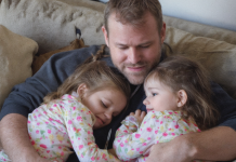 Quand j’ai ramené la machine à laver achetée dans un magasin d’occasion et que je l’ai ouverte une fois à la maison… je suis resté complètement bouche bée.