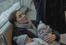 Un millionnaire croise son ancienne femme de ménage à l’aéroport — et découvre une vérité qui changera sa vie à jamais