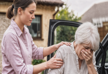 Une femme âgée était persuadée que sa fille adoptive la conduisait dans une maison de retraite… mais ce qui s’est réellement passé ensuite a bouleversé sa vie d’une manière qu’elle n’aurait jamais imaginée.