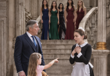 Un milliardaire avait fait venir plusieurs mannequins dans son immense demeure, persuadé que parmi elles se trouvait la future mère idéale pour sa petite fille. Il voulait qu’elle choisisse elle-même — il pensait que la beauté et l’élégance suffiraient à combler le vide dans leur famille.