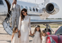 Des années après leur divorce, il avait repris ses vieilles habitudes—les sarcasmes, les piques blessantes, les moqueries comme autrefois