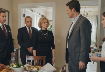 Ma sœur a levé les yeux au ciel devant ma petite cérémonie et l’a qualifiée de « mignonne ». Elle pensait que je n’avais ni relations, ni avenir éclatant. Puis, lors de notre gala, le PDG est monté sur scène, a souri et m’a présentée comme sa femme — et toute son assurance s’est évaporée.