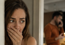 « Katya recevra un bonus—je te l’enverrai », entendit-elle son mari dire, et à cet instant elle comprit qu’elle n’en pouvait plus.